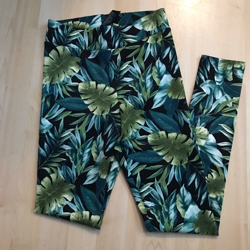 Leaf print leggings